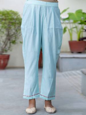 Women's silk blend embroidered kurta pant set with organza print dupatta 4
