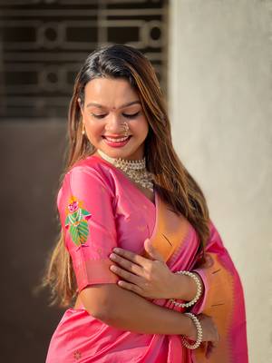 Pink soft silk blend woven ethnic saree 3