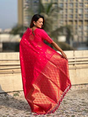 Pink moonga silk blend woven dual zari peacock festive wear saree 2
