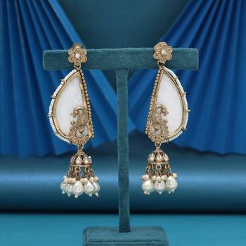 White color mother of pearl kundan earrings 1