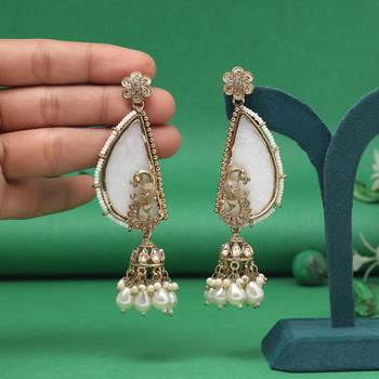 White color mother of pearl kundan earrings 2