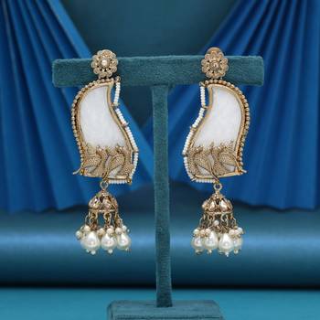 White color mother of pearl kundan earrings 1