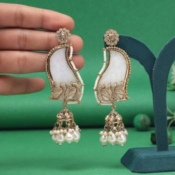 White color mother of pearl kundan earrings 2