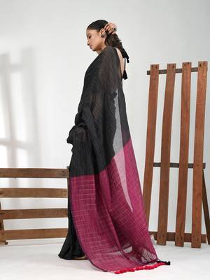 Black cotton handspun soft saree with contrast magenta pallu 2