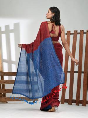 Dark red cotton handspun soft saree with contrast sapphire blue pallu 3