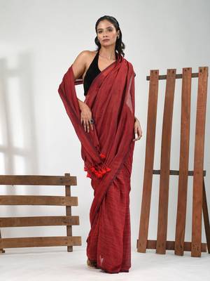 Dark red cotton handspun soft saree with pompom 1