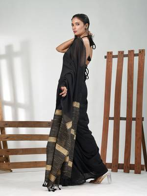Black cotton soft saree with solid pattern 2