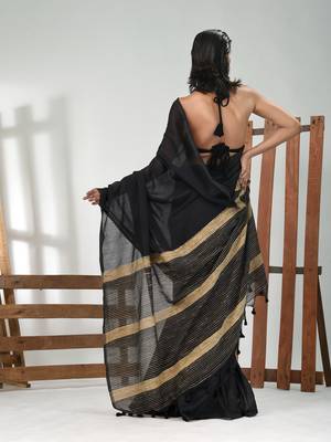Black cotton soft saree with solid pattern 3