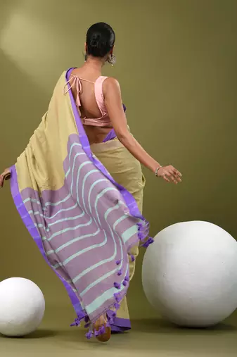 Ecru cotton soft saree with solid pattern