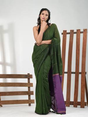 Green cotton soft saree with stripe pattern 1