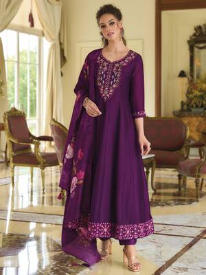Women's vichitra silk embroidered kurta pant set with swarosky diamond dupatta 3