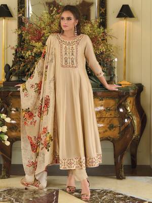 Women's vichitra silk embroidered kurta pant set with swarosky diamond dupatta 3