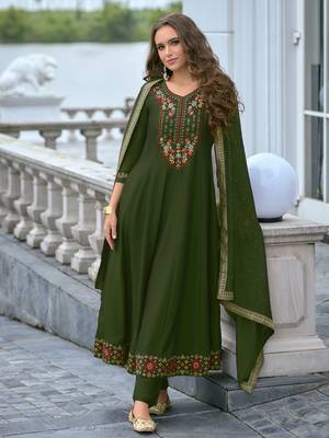 Women's vichitra silk embroidered kurta pant set with swarosky diamond dupatta 1