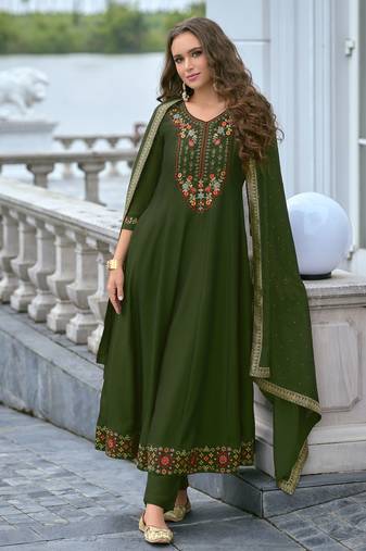 Women's vichitra silk embroidered kurta pant set with swarosky diamond dupatta