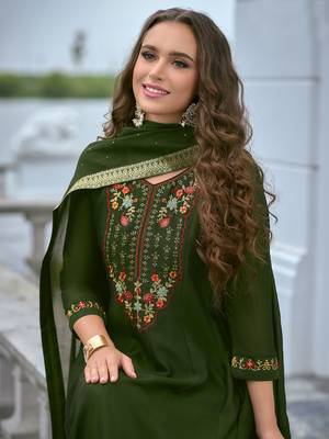 Women's vichitra silk embroidered kurta pant set with swarosky diamond dupatta 2