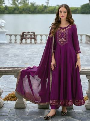 Women's vichitra silk embroidered kurta pant set with swarosky diamond dupatta 1