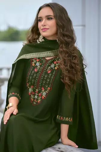 Women's vichitra silk embroidered kurta pant set with swarosky diamond dupatta