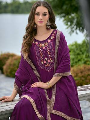 Women's vichitra silk embroidered kurta pant set with swarosky diamond dupatta 2