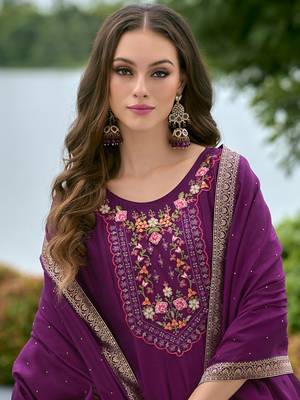 Women's vichitra silk embroidered kurta pant set with swarosky diamond dupatta 3