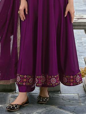 Women's vichitra silk embroidered kurta pant set with swarosky diamond dupatta 4