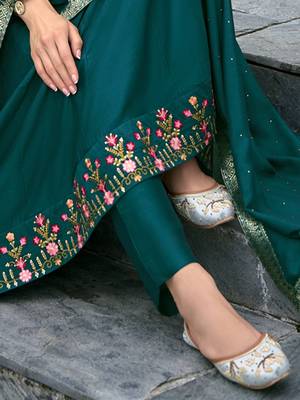 Women's vichitra silk embroidered kurta pant set with swarosky diamond dupatta 4