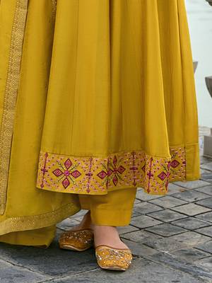 Women's vichitra silk embroidered kurta pant set with swarosky diamond dupatta 4