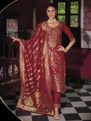 Women's vichitra silk embroidered kurta pant set with swarosky diamond dupatta 3