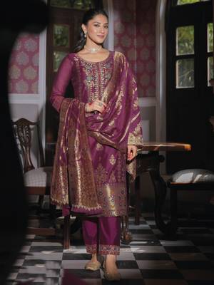 Women's vichitra silk embroidered kurta pant set with swarosky diamond dupatta 2