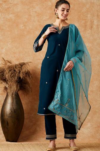 Velvet Embroidery Salwar Suit Set Kurta Pant with Dupatta