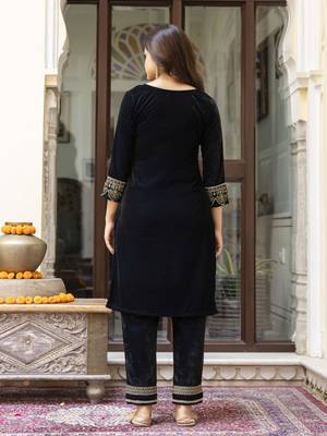 Velvet Embroidery Salwar Suit Set Kurta Pant with Dupatta 2
