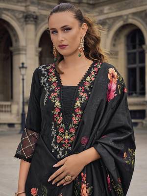 Women's vichitra silk embroidered kurta pant set with swarosky diamond dupatta 2