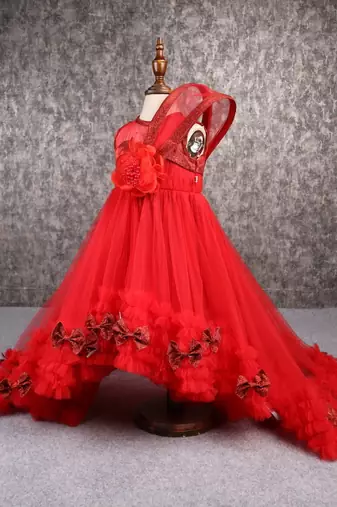Red snowy frill