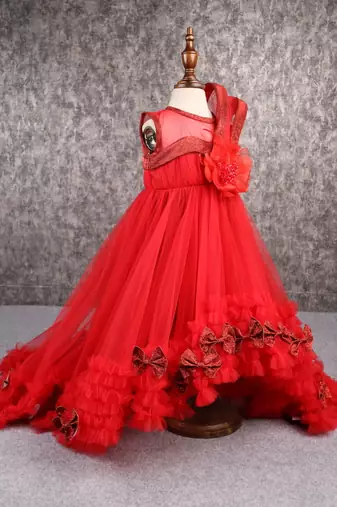Red snowy frill