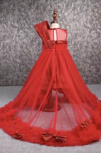 Red snowy frill