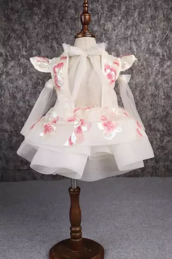 Exquisite sequined off white dress with back knot