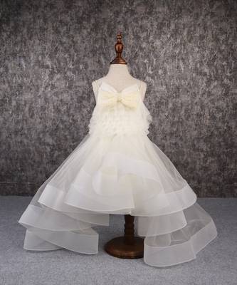 Stylish off white trail dress with bowie pearl string hair clip 1