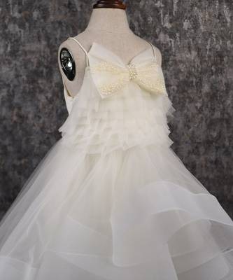 Stylish off white trail dress with bowie pearl string hair clip 3