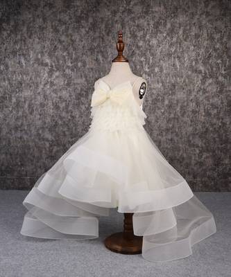 Stylish off white trail dress with bowie pearl string hair clip 4