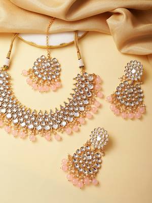   Kundan & Pink Pearl Beaded Jewellery Set With Mangtikka 1