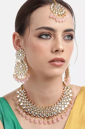   Kundan & Pink Pearl Beaded Jewellery Set With Mangtikka