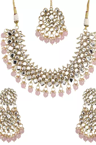   Kundan & Pink Pearl Beaded Jewellery Set With Mangtikka
