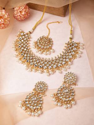 Super Premium Luxe Kundan & White Pearl Beaded Jewellery Set With Mangtikka 1