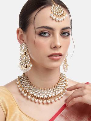 Super Premium Luxe Kundan & White Pearl Beaded Jewellery Set With Mangtikka 2