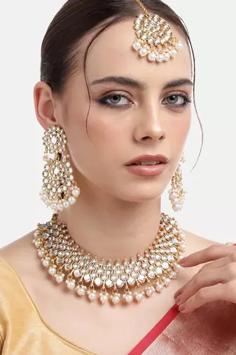 Super Premium Luxe Kundan & White Pearl Beaded Jewellery Set With Mangtikka