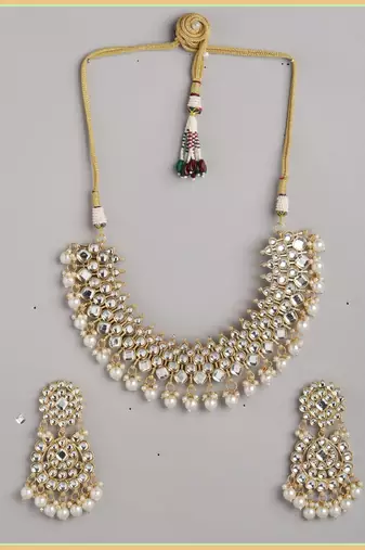 Super Premium Luxe Kundan & White Pearl Beaded Jewellery Set With Mangtikka