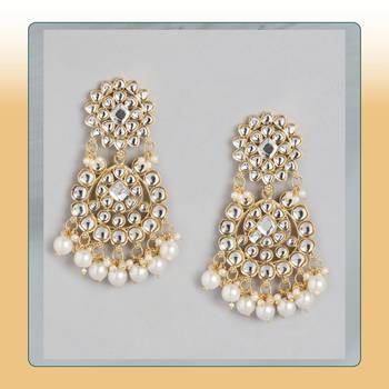 Super Premium Luxe Kundan & White Pearl Beaded Jewellery Set With Mangtikka 4