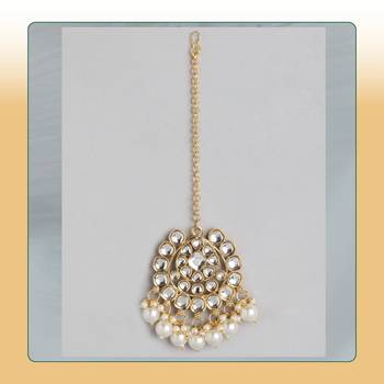 Super Premium Luxe Kundan & White Pearl Beaded Jewellery Set With Mangtikka 5