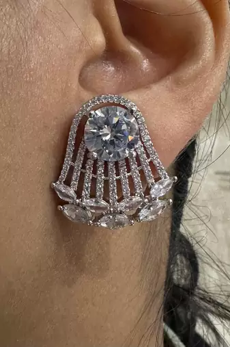 Gorgeous diva ad crystal stud earrings cz studded beauties