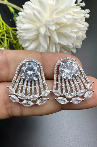 Gorgeous diva ad crystal stud earrings cz studded beauties