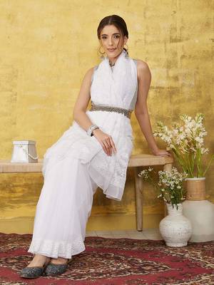 Hand embroidered white georgette lucknowi chikankari saree with blouse 3
